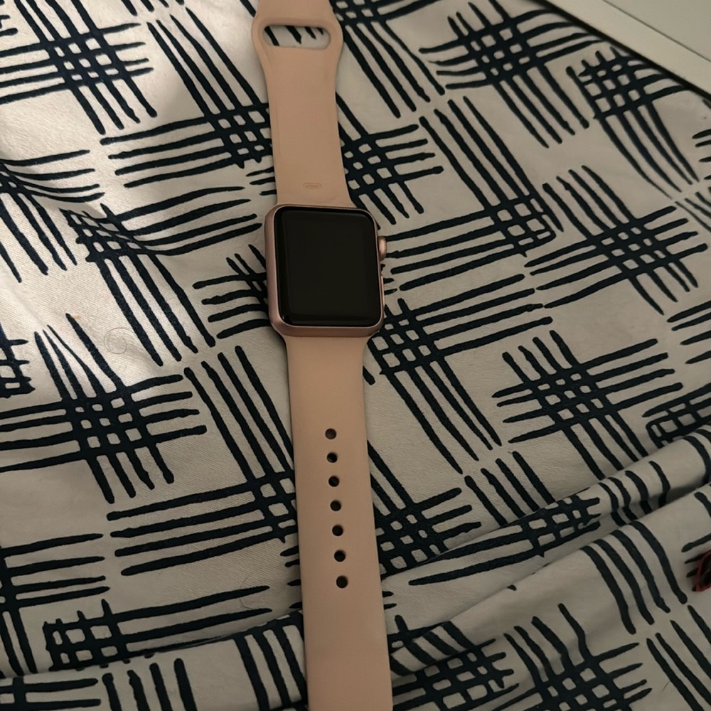 Rose gold Apple Watch not cracked for parts